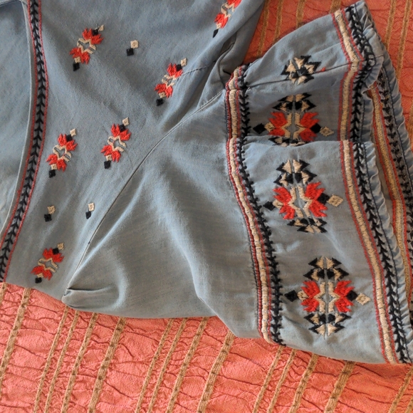Pepe jeans denim dress with embroidery detail. Size xs. Excellent condition. - Picture 5 of 6
